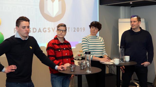Kandidater från fyra partier debatterade i samband med FFCs tvärfackliga kurs i Vasa