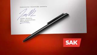 Kynä lepää kirjeen päällä ja kirjeessä on Jarkko Elorannan allekirjoitus.