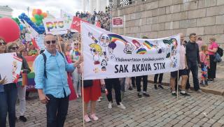 SAK, Akava ja STTK Helsinki Pride -kulkueen lähdössä Senaatintorilla 2020. Kuva: SAK
