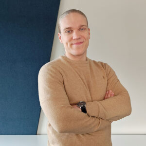 Puolivartalokuva Toni Heikkilästä.