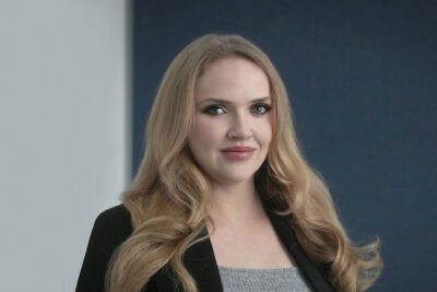 Lähikuva Katariina Sahlbergista.