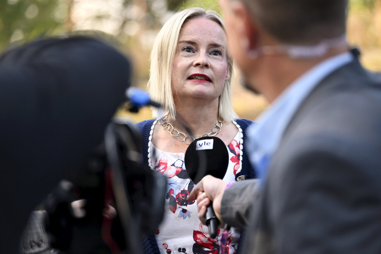 Riikka Purra toimittajien haastattelussa