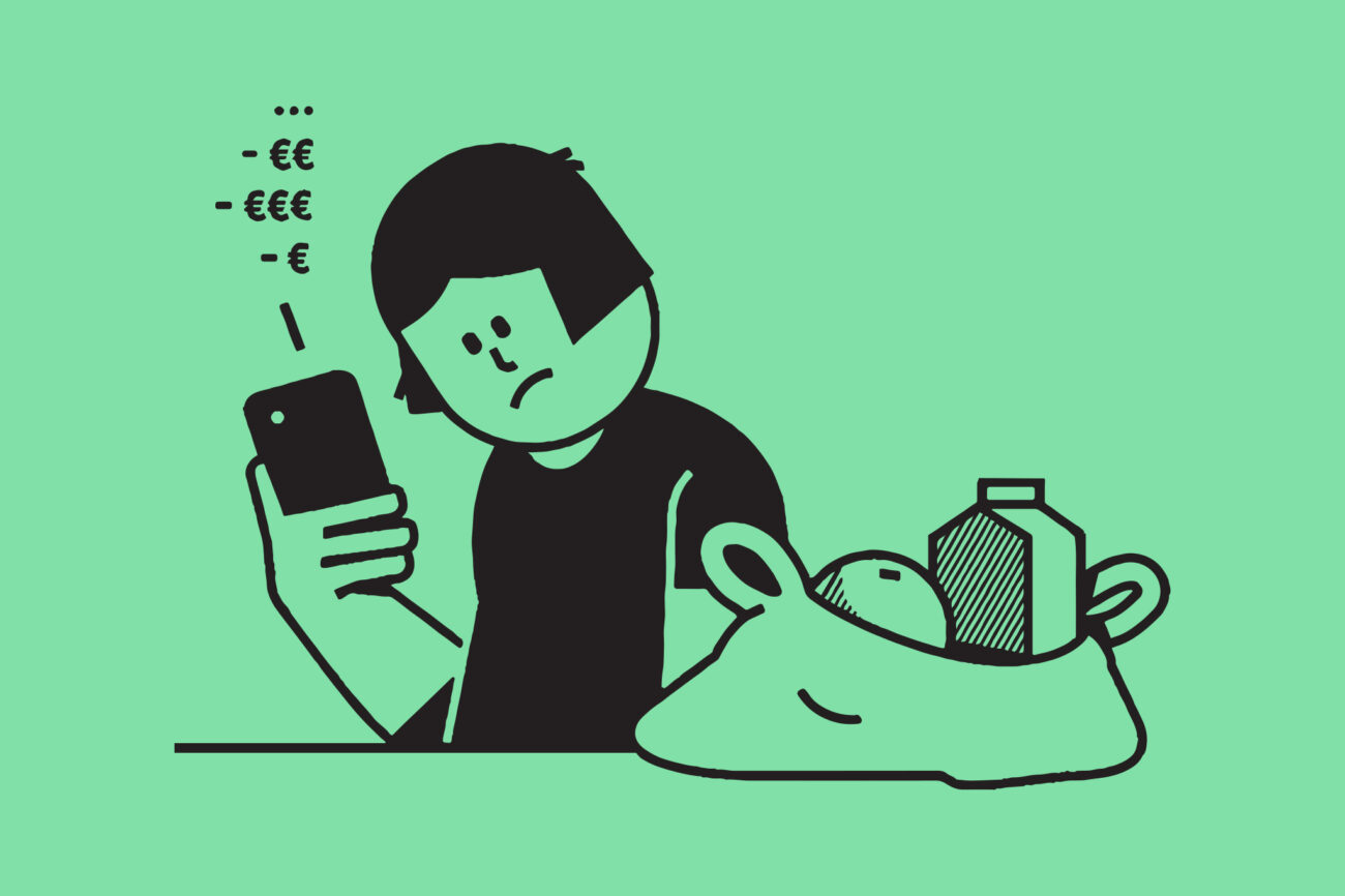 Piirroskuva, jossa henkilö seisoo ruokaostoskassin vieressä ja katsoo huolestuneena puhelimesta pankkitilinsä saldoa.