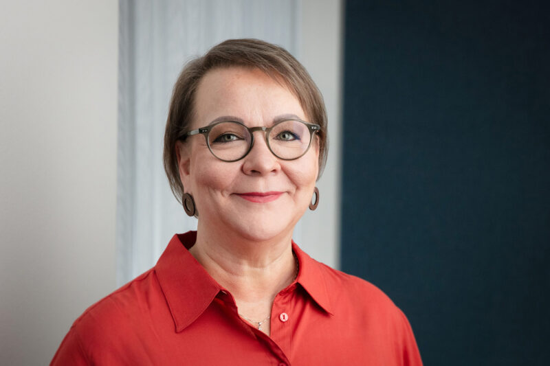 Jaana Ylitalon kasvokuva.