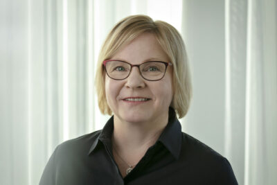 Pirjo Väänäsen kasvokuva.