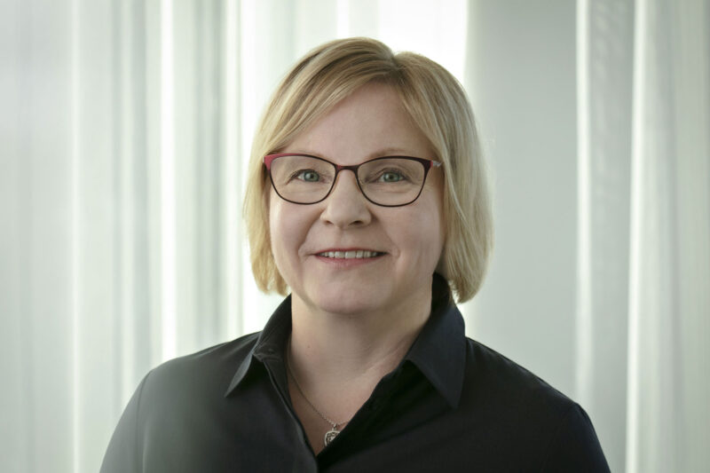 Pirjo Väänäsen kasvokuva.