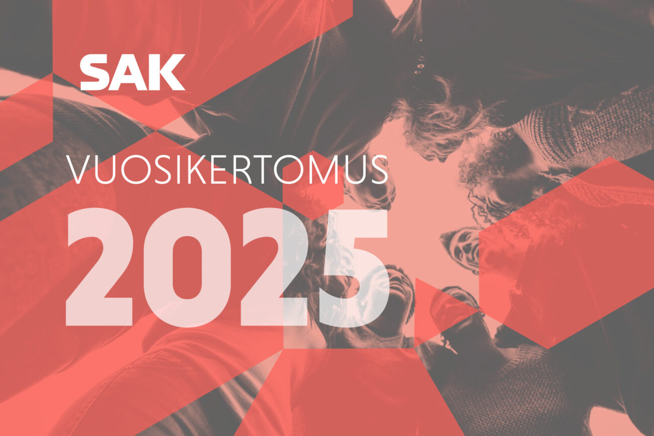 Iso joukko ihmisiä seisoo ringissä, kuvan päällä SAK:n logo ja teksti "vuosikertomus 2025".