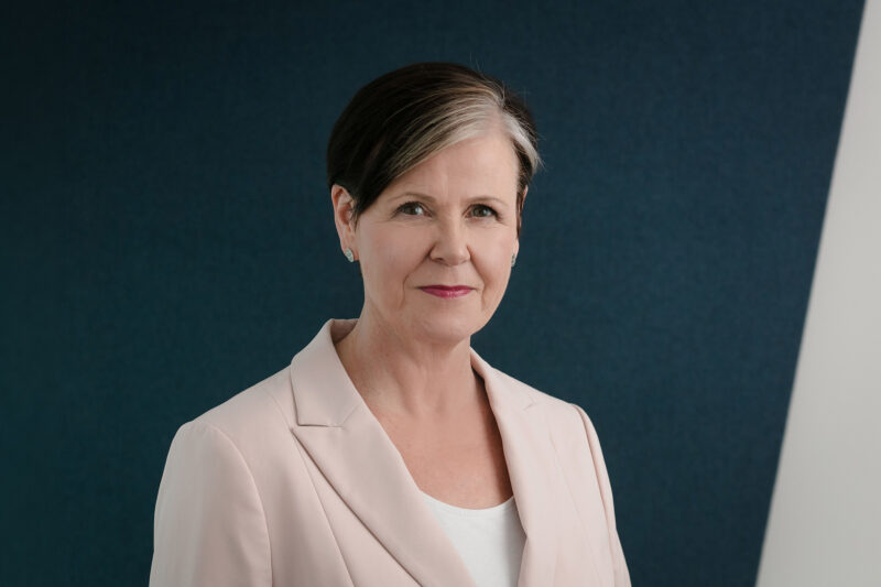 Katja Syvärisen kasvokuva.