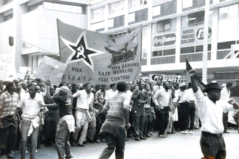 Mustavalkokuva mielenosoituksesta Etelä-Afrikassa 1991.